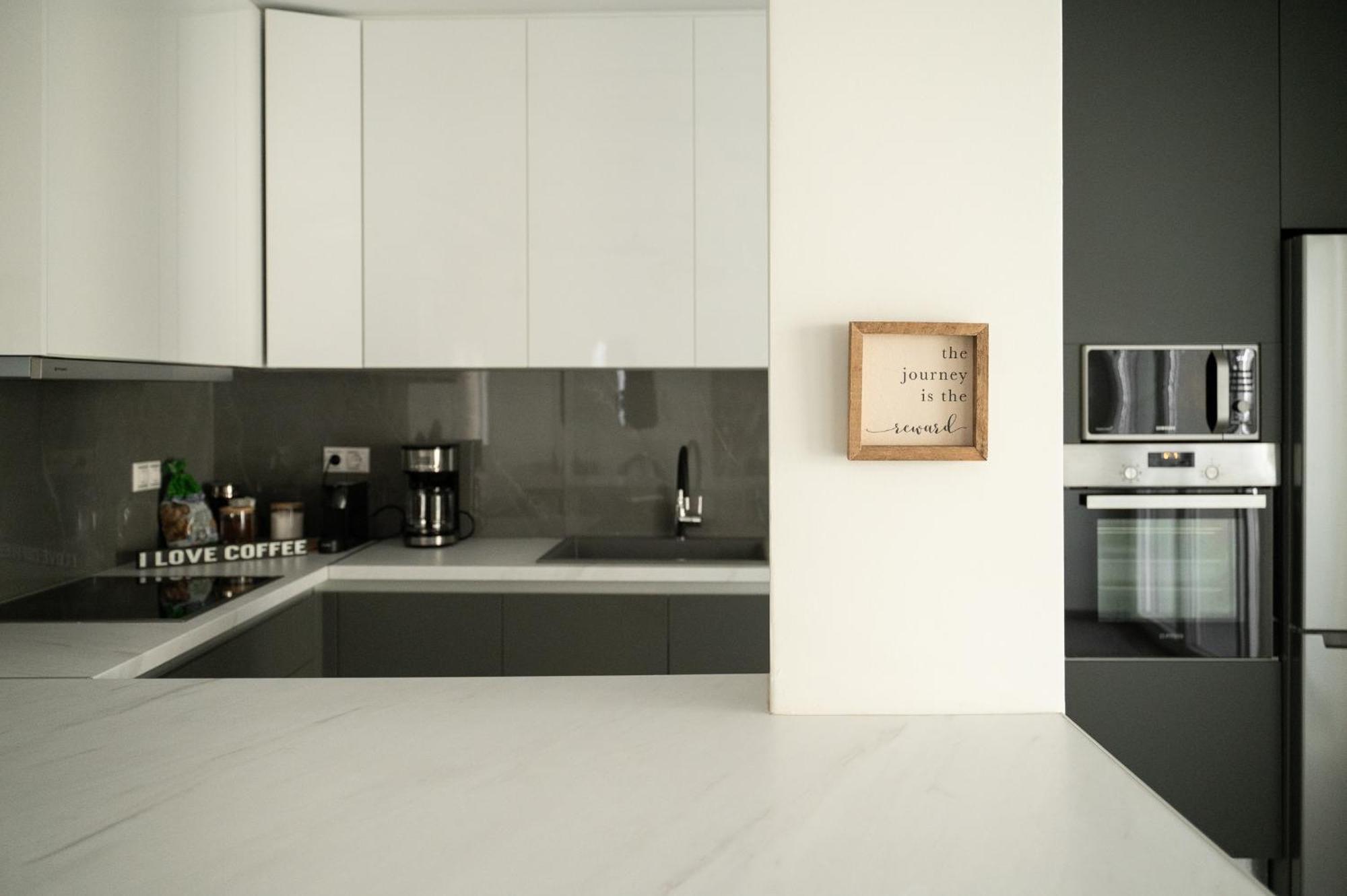 L' Horizon Luxury Living By 8Essentially Heraklion  Bagian luar foto